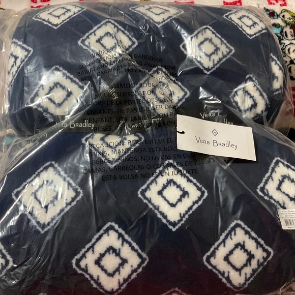 Vera Bradley XL Throw Blanket Navy/White print NWT in package 94 x 66